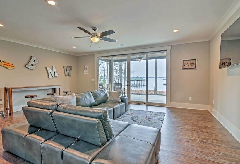 Lake Keowee Home With Balcony & Boat Dock!