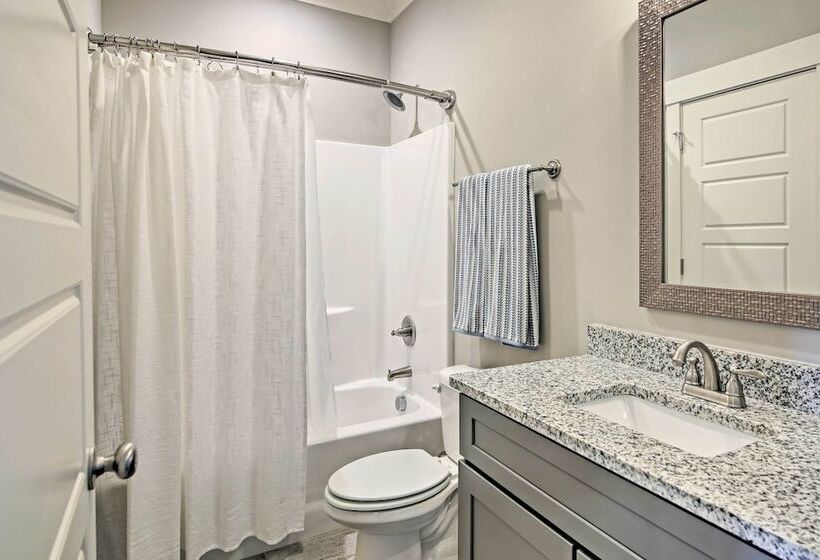 Lake Keowee Home With Balcony & Boat Dock!