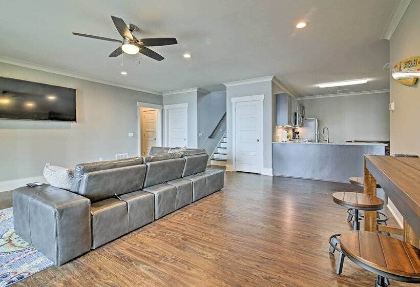 Lake Keowee Home With Balcony & Boat Dock!