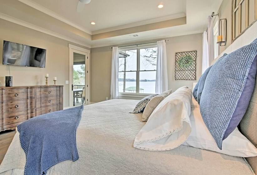 Lake Keowee Home With Balcony & Boat Dock!