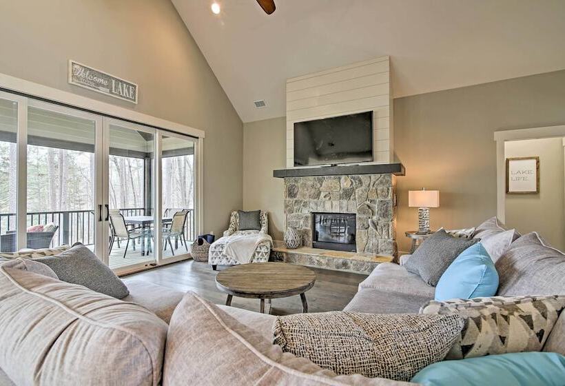 Lake Keowee Home With Balcony & Boat Dock!