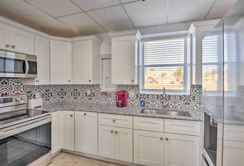 Serene Daytona Beach House W/ Private Yard!