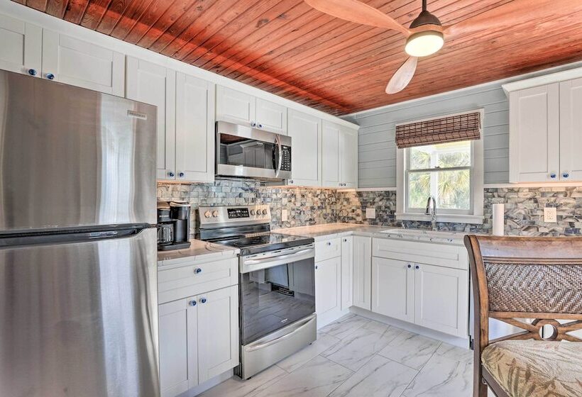 Siesta Key Village Home < Half Mi To Beach!