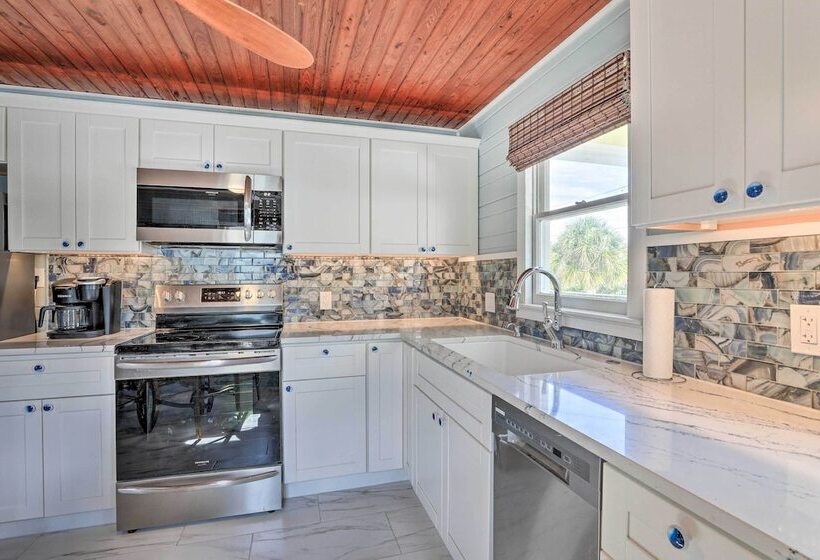 Siesta Key Village Home < Half Mi To Beach!