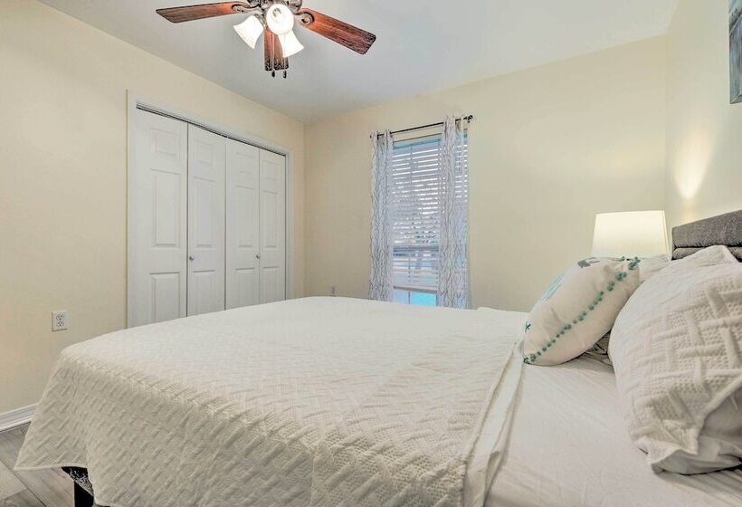 Single Story Home W/ Patio, 5 Mi To Beach!