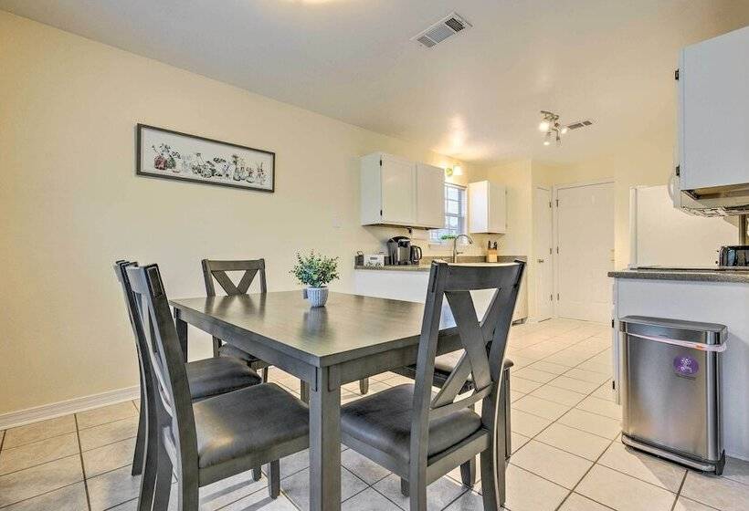 Single Story Home W/ Patio, 5 Mi To Beach!