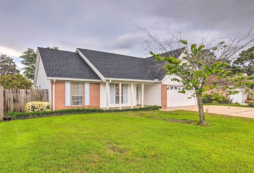 Single Story Home W/ Patio, 5 Mi To Beach!