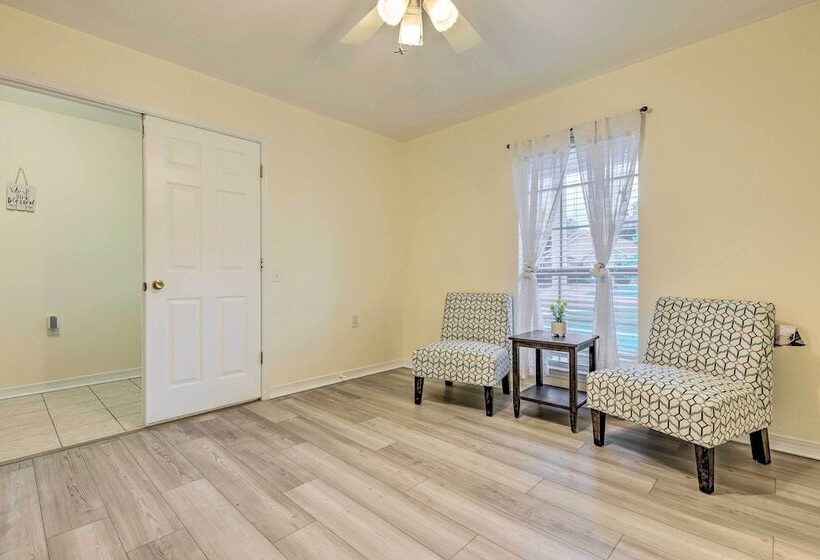 Single Story Home W/ Patio, 5 Mi To Beach!