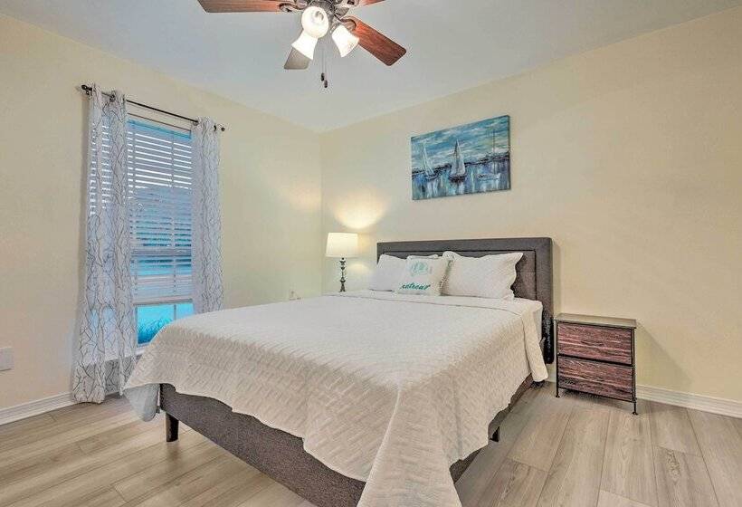 Single Story Home W/ Patio, 5 Mi To Beach!