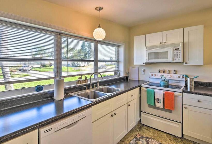 Single Story Ormond Beach Home, Walk To Water