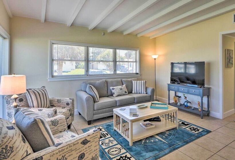 Single Story Ormond Beach Home, Walk To Water