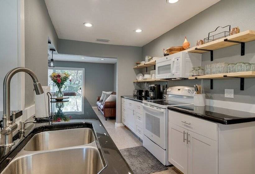 Spacious Arcadia Escape Near Public Boat Ramp