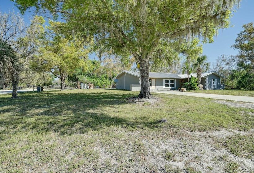 Spacious Arcadia Escape Near Public Boat Ramp