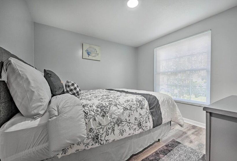 Spacious Brandon Home W/ Private Outdoor Pool
