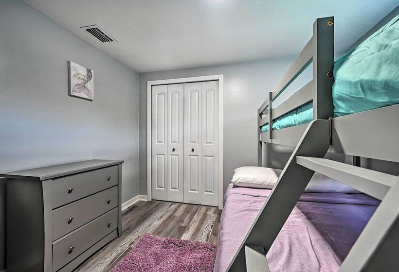 Spacious Brandon Home W/ Private Outdoor Pool