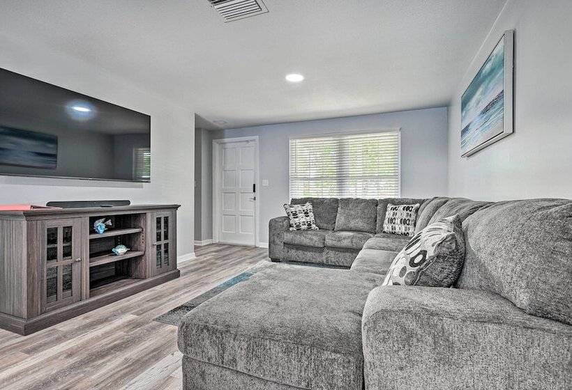 Spacious Brandon Home W/ Private Outdoor Pool