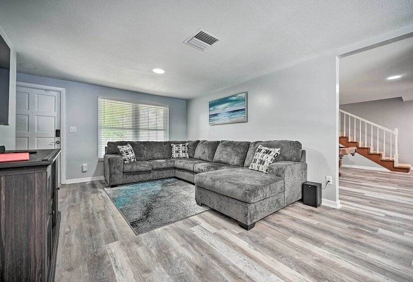 Spacious Brandon Home W/ Private Outdoor Pool