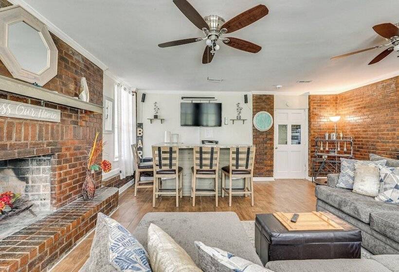 Spacious Charleston Home: Only 3 Mi To Folly Beach