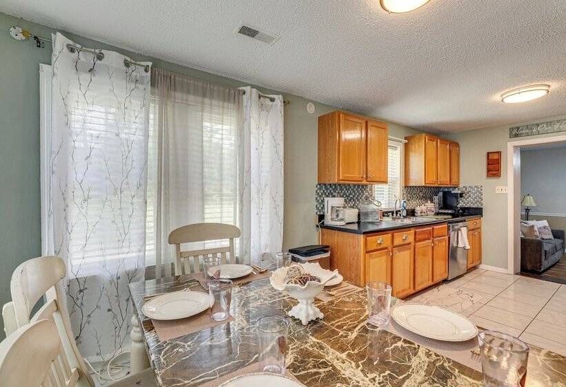 Spacious Charleston Home: Only 3 Mi To Folly Beach