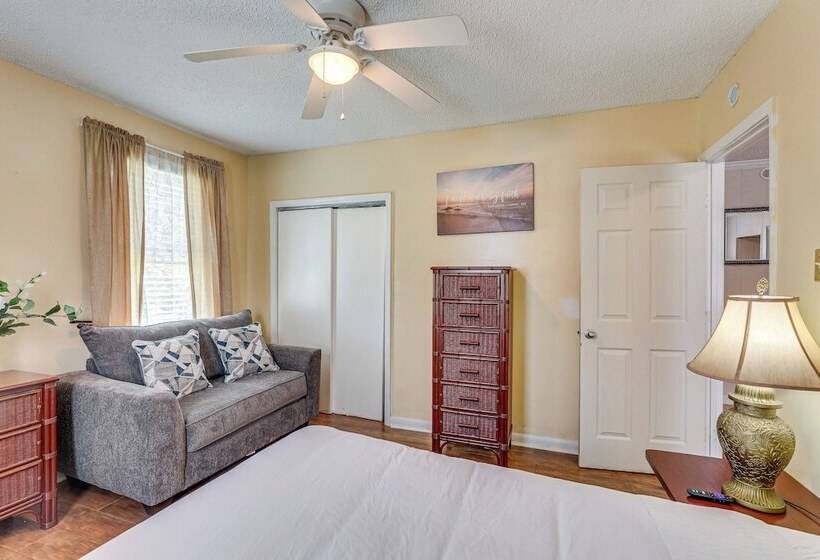 Spacious Charleston Home: Only 3 Mi To Folly Beach