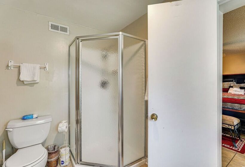 Spacious Charleston Home: Only 3 Mi To Folly Beach