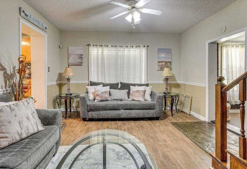 Spacious Charleston Home: Only 3 Mi To Folly Beach