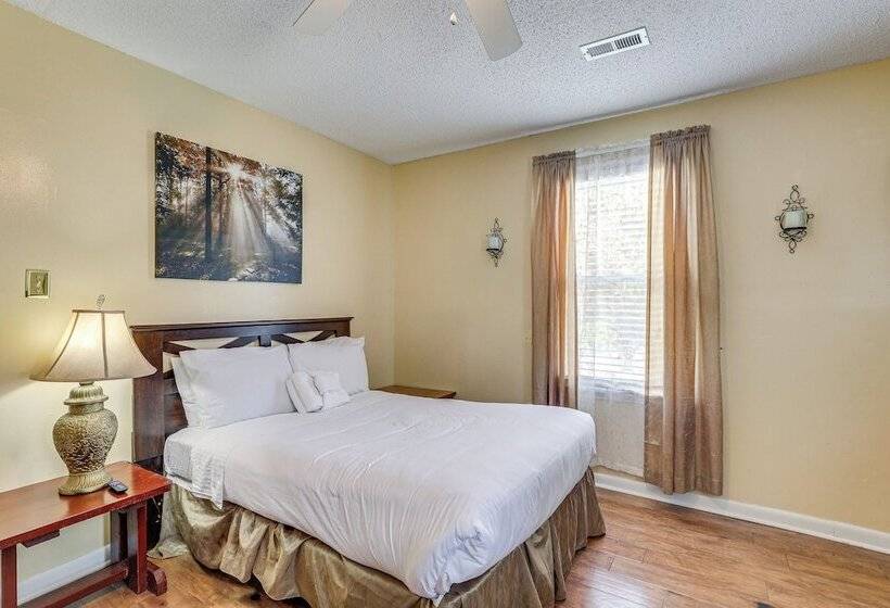 Spacious Charleston Home: Only 3 Mi To Folly Beach