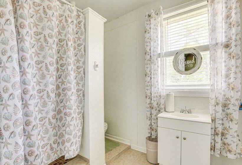 Spacious Charleston Home: Only 3 Mi To Folly Beach