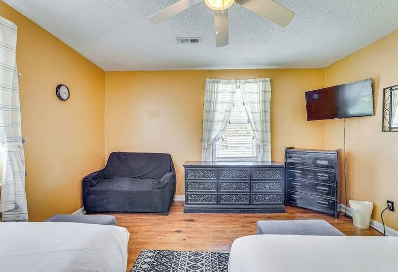 Spacious Charleston Home: Only 3 Mi To Folly Beach