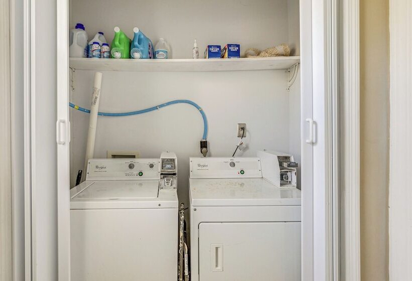 Spacious Charleston Home: Only 3 Mi To Folly Beach