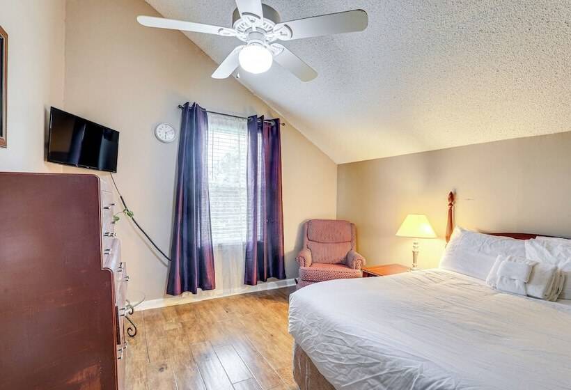 Spacious Charleston Home: Only 3 Mi To Folly Beach