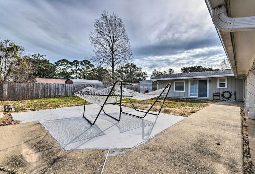 Spacious Fort Walton Beach Home ~ 2 Mi To Beach!