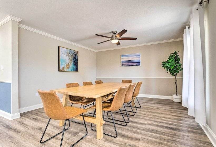 Spacious Fort Walton Beach Home ~ 2 Mi To Beach!