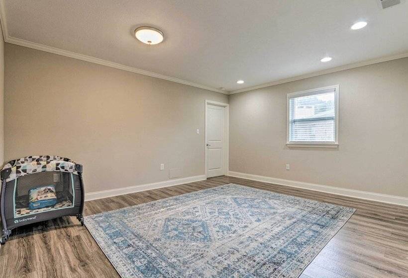 Spacious Fort Walton Beach Home ~ 2 Mi To Beach!