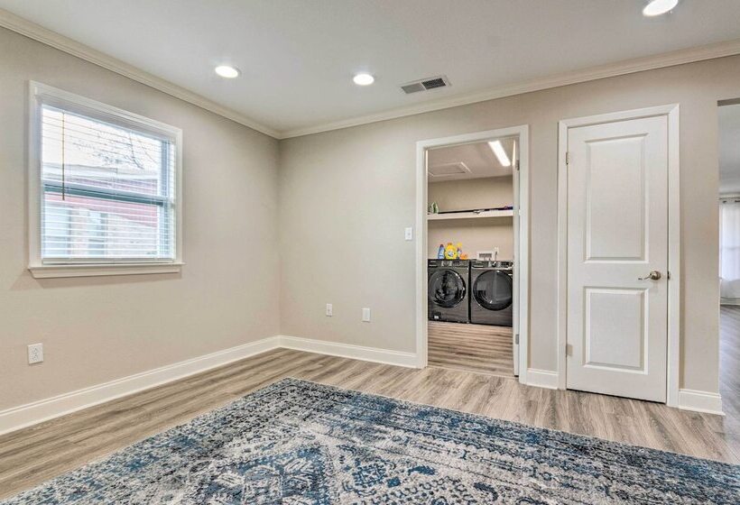 Spacious Fort Walton Beach Home ~ 2 Mi To Beach!