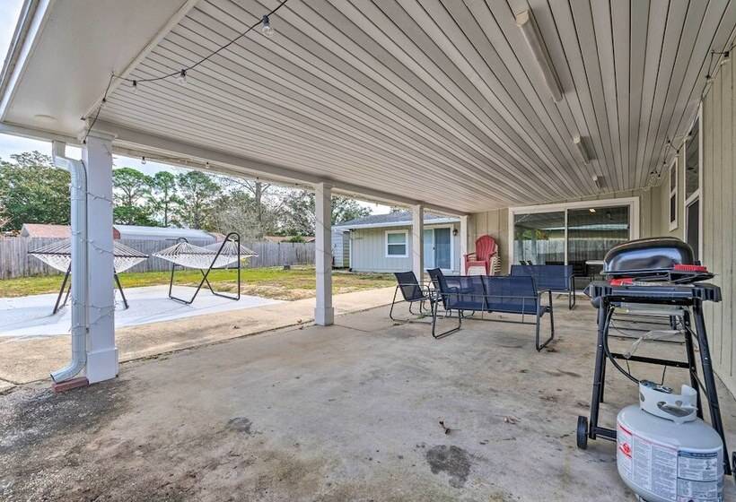 Spacious Fort Walton Beach Home ~ 2 Mi To Beach!