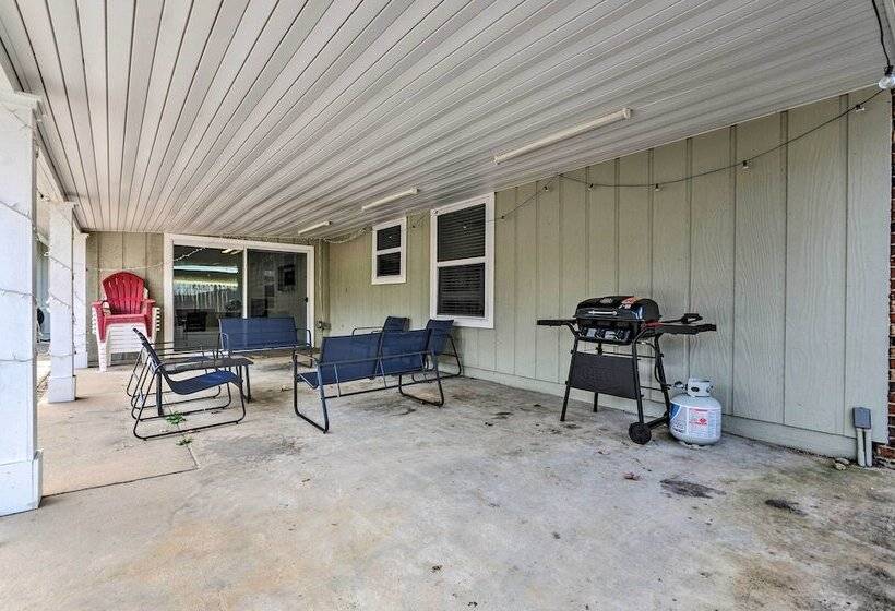 Spacious Fort Walton Beach Home ~ 2 Mi To Beach!