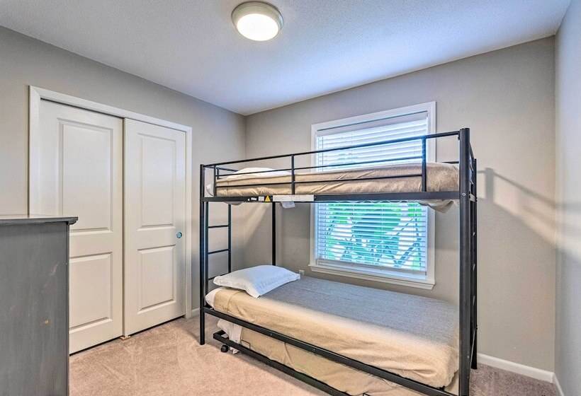 Spacious Fort Walton Beach Home ~ 2 Mi To Beach!