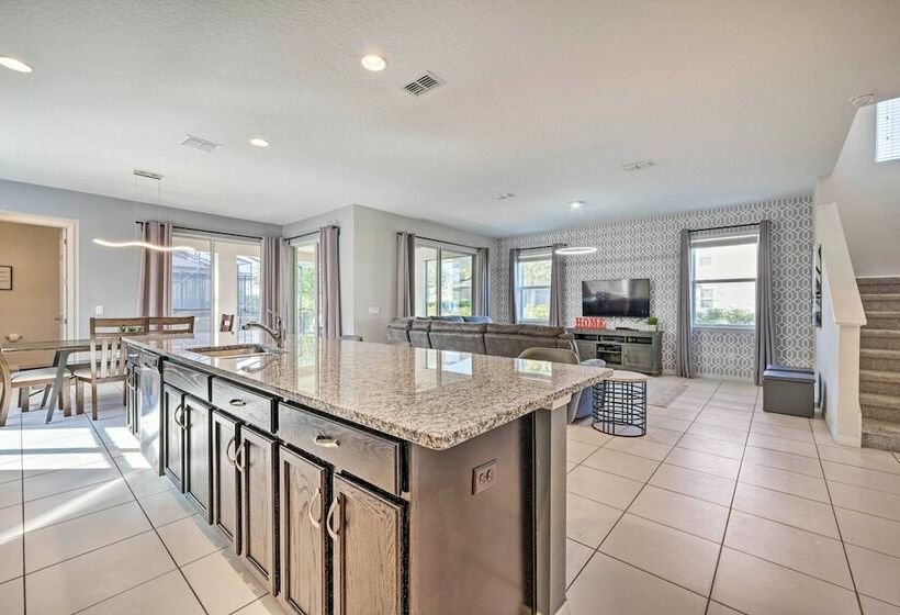 Spacious Home W/ Private Pool, 7 Mi To Disney