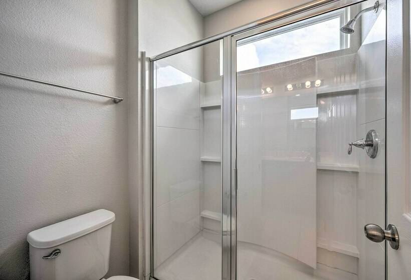 Spacious Home W/ Private Pool, 7 Mi To Disney