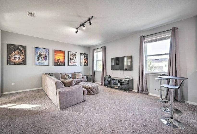 Spacious Home W/ Private Pool, 7 Mi To Disney