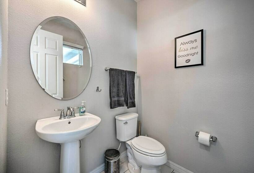 Spacious Home W/ Private Pool, 7 Mi To Disney