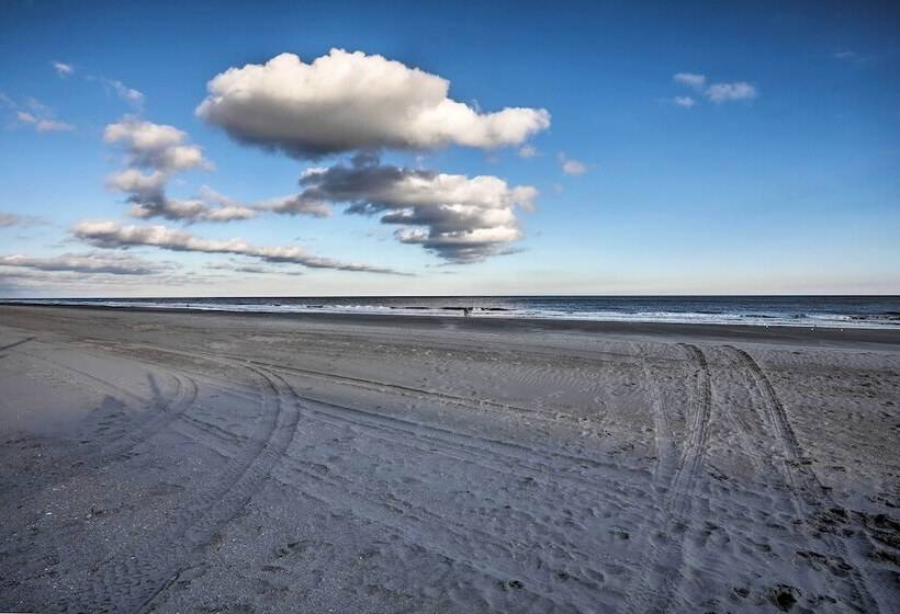 Spacious Murrells Inlet Hub W/ Pool, Walk To Shore