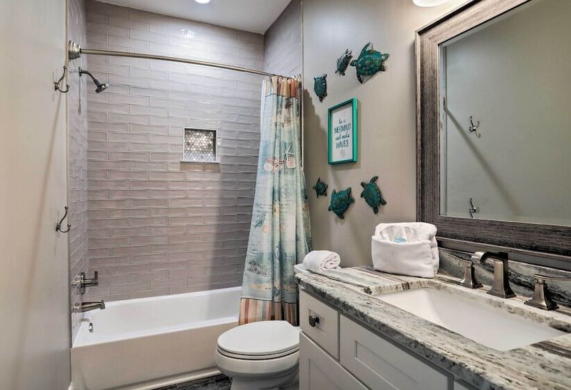 Spacious Murrells Inlet Hub W/ Pool, Walk To Shore