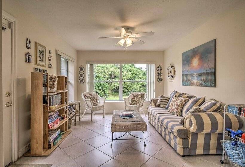 Spacious Naples Home < 1 Mi To Vanderbilt Beach!