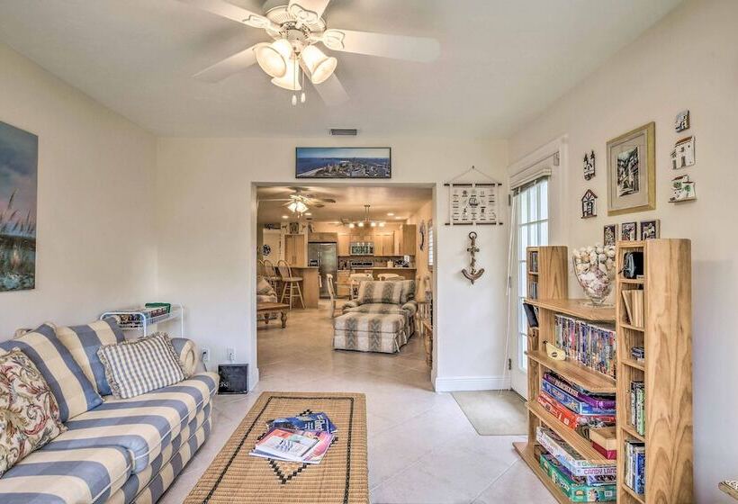 Spacious Naples Home < 1 Mi To Vanderbilt Beach!