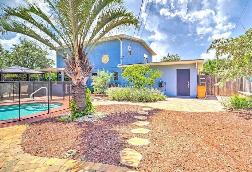 Spacious Satellite Beach Home: Walk To Shore!