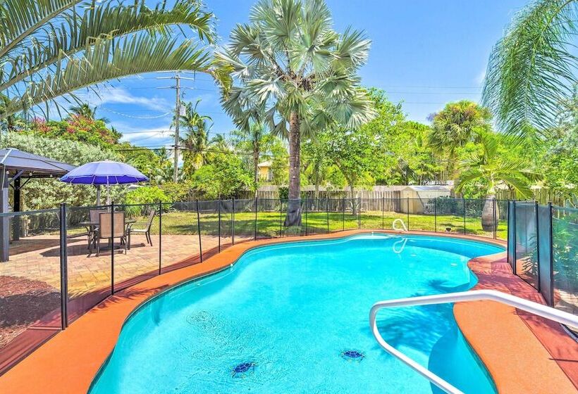 Spacious Satellite Beach Home: Walk To Shore!