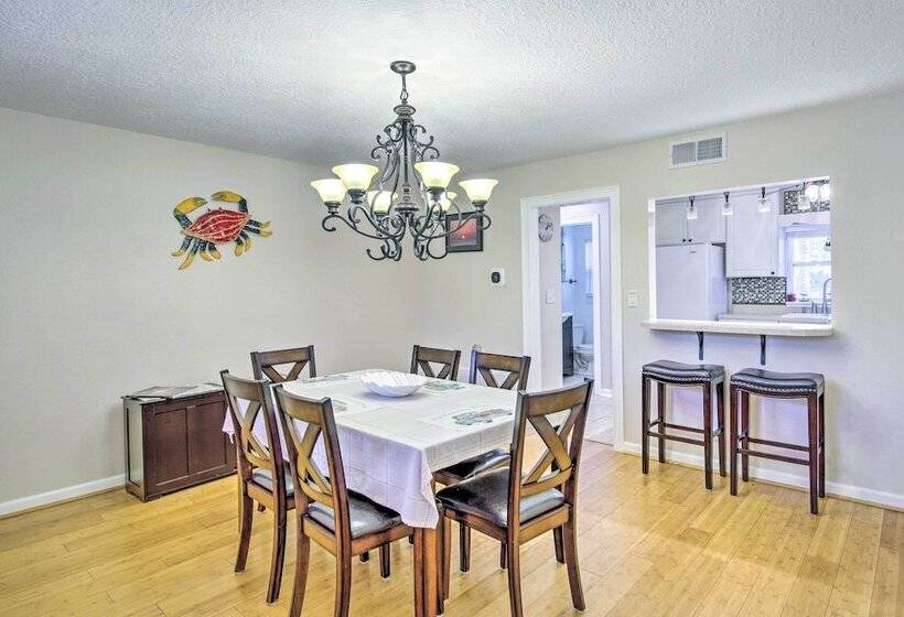 Spacious Satellite Beach Home: Walk To Shore!