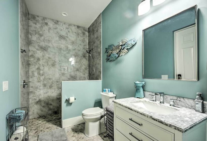 Sprawling Fort Denaud Paradise: Pool, Hot Tub